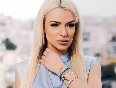 Η Στέλλα Μιζεράκη ποζάρει με μπικίνι και «τρελαίνει» το instagram (φώτο)